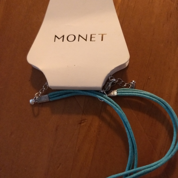 Pretty and fun flower necklace - Picture 2 of 3